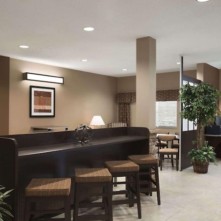 Sonesta Essential Fairmont Hotel Luaran gambar