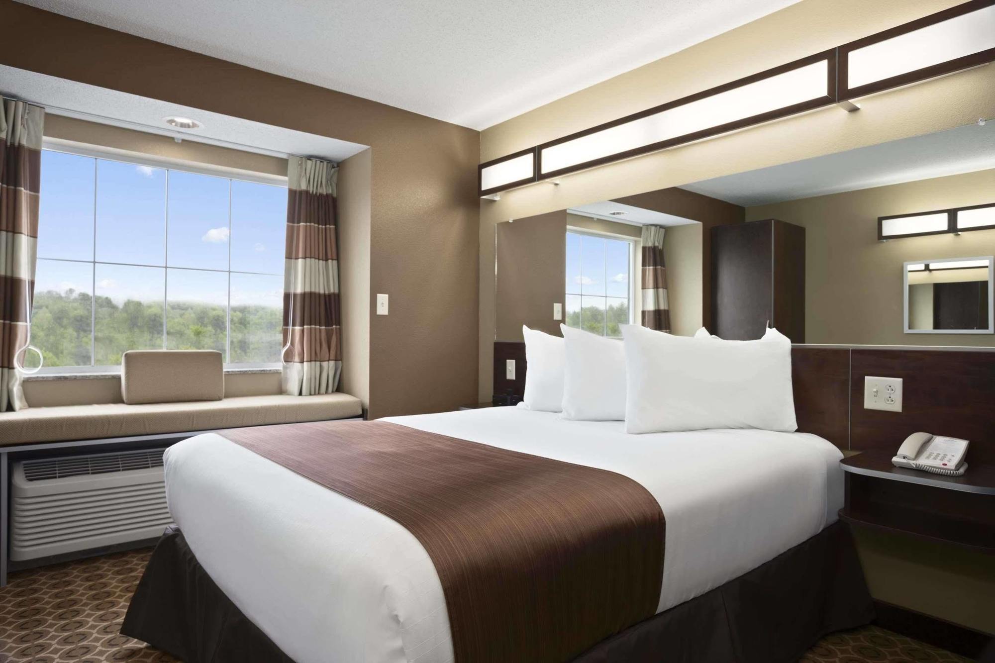 Sonesta Essential Fairmont Hotel Luaran gambar